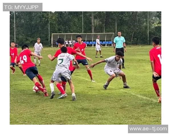 成都足球队中路突破战术解析与实战应用探讨