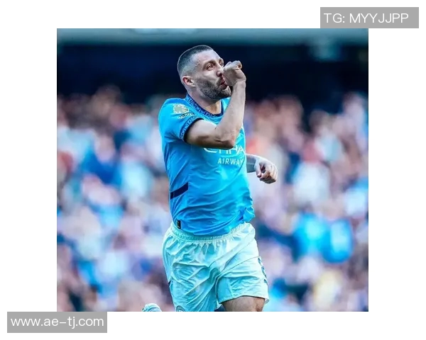 足球明星与时尚西装的完美融合展现运动魅力与优雅风范 足球明星与时尚西装的完美融合展现运动魅力与优雅风范